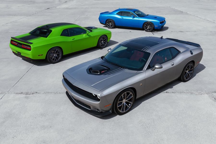  Dodge Challenger SXT 2015 года  (фото 2 из 59)